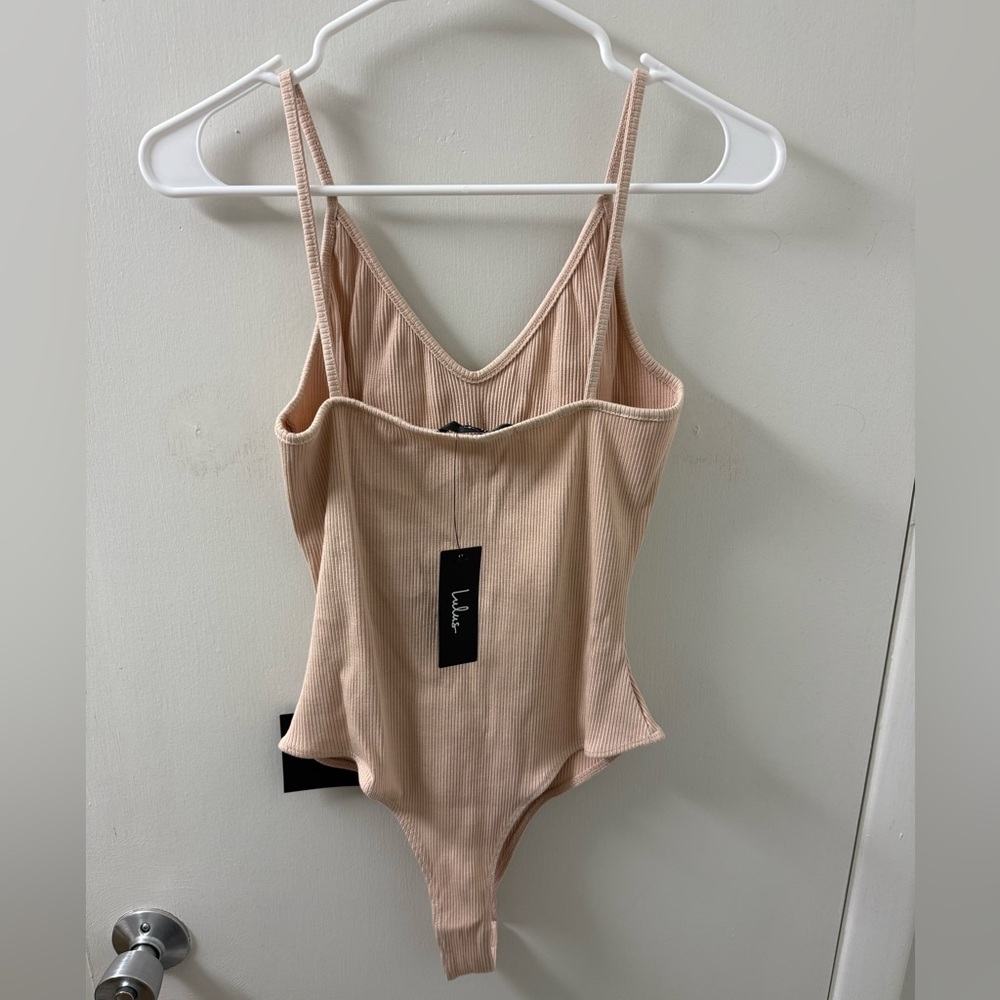 Lulus Talula Tan Ribbed V-Neck Cami Bodysuit Size M - Picture 6 of 8